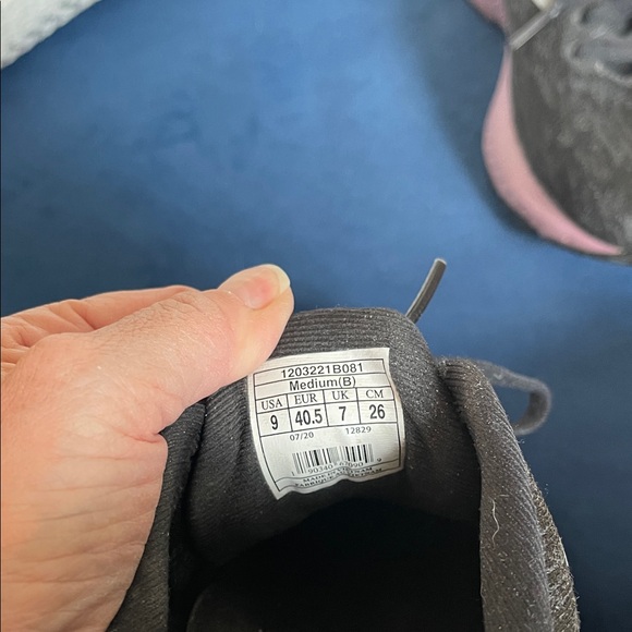 Brooks Women's Black and Pink Athletic Shoes - Picture 4 of 6